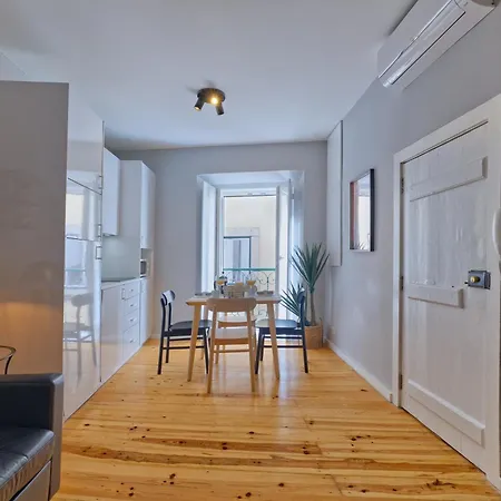 Salvador * Лісабон