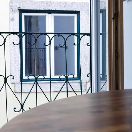 Salvador * Лісабон